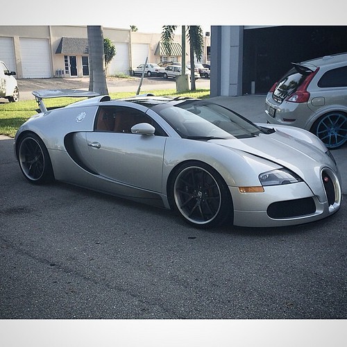 Bugatti Veyron on COR Wheels Encor concave design. Special profile for a special application 20' front 21' rear. Call for Quote! #corwheels #fastcars #billionairesclub #bugatti #veyron #wheels #wemakewheels #wickedfitments #carstagram #thegoodlife #sexy #