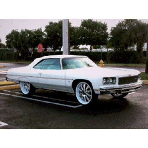 1975 Caprice on Chrome center COR Lladro Signature design in 24'. Thanks Jerry a COR Ambassador repressing with a clean donk! #corwheels #chevy #chevylife #caprice #donk #24 #miami #wheels #wemakewheels #sexy