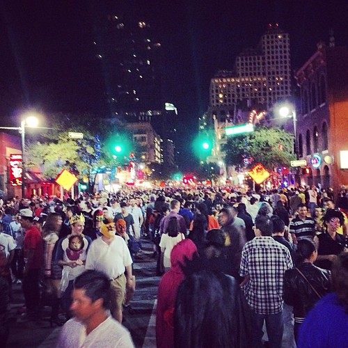 World Famous #6thStreet #Halloweeen! @AmpedAustin #DJ #Halloween #PartyStarter #Austin #StepOutNTurnUp #beardgang #beardporn #instapotd #followme #super #amazing #unbelievable #cute #sexy #funny #serious #beautiful #art #original #random #classic #mindbl