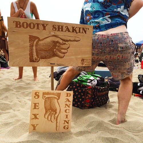 Bootie shakin' and sexy dancing. This way. #silentfrisco