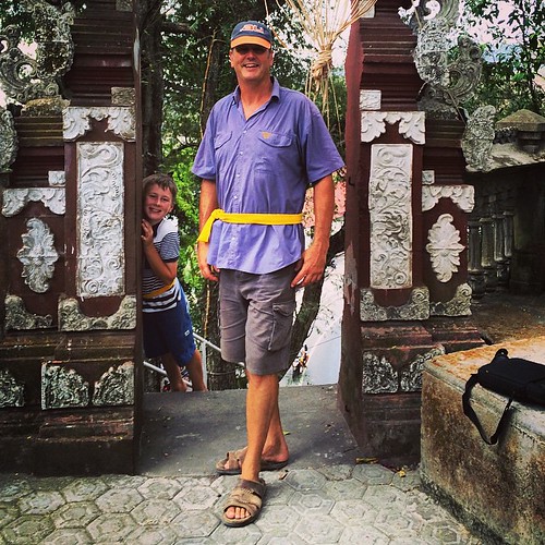 @frostcovered being a sexy model showing off the Hindu yellow sash we had to wear to visit the Batu Balong Temple. #upsticksandgo #batubalongtemple #hindutemple #simonthemodel #travelgram #traditionalways #handsome #lombok #senggigi #indonesia