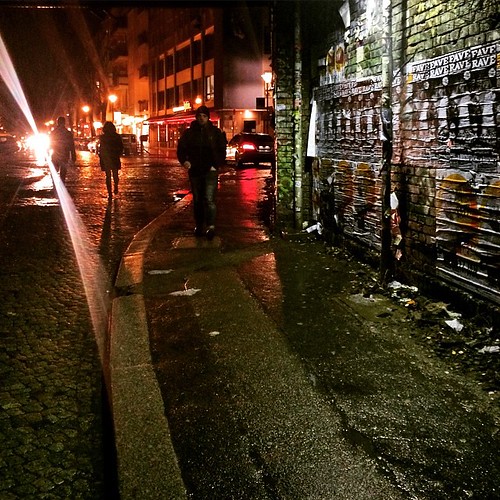 arm aber sexy #berlin #ostkreuz #Friedrichshain #rain #reflections