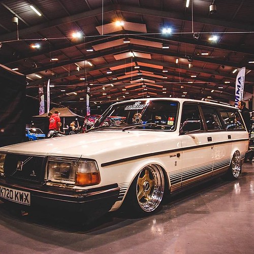 Any love for a #Volvo ? #sexy #stance #volvo240 #volvo245 #bagged #volvoftw #volvostagram #volvomoment