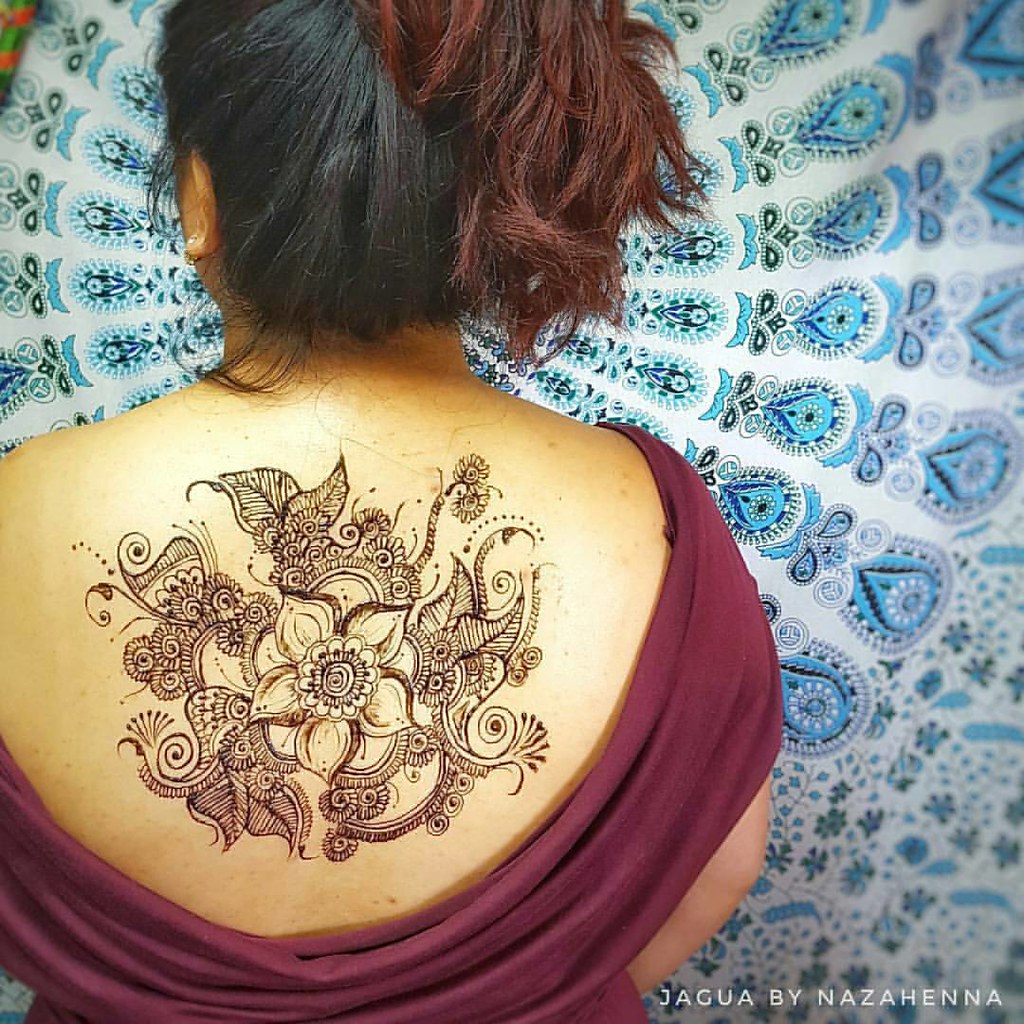 from @nazahenna - @freshjagua beautiful back piece with #JaguaHenna @ygfarmersmarket booth 37 . . . #nazahenna #henna #mehndi #HennaArt #hennatattoo #temporarytattoo #blackhenna #jaguahenna #whitehenna #glamorous #backtattoo #sexy #HennaArt #beautiful #