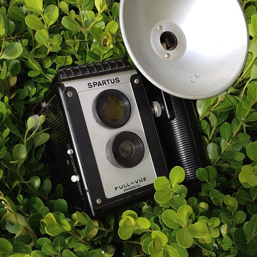 Tuesday Treasure Hunt: win this sexy lil Spartus Full-Vue camera!